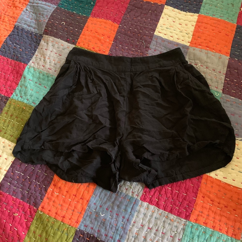 traded//loose shorts